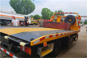 龙文附近拖车电话号码服务