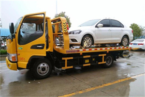 龙文附近拖车救援24小时服务热线
